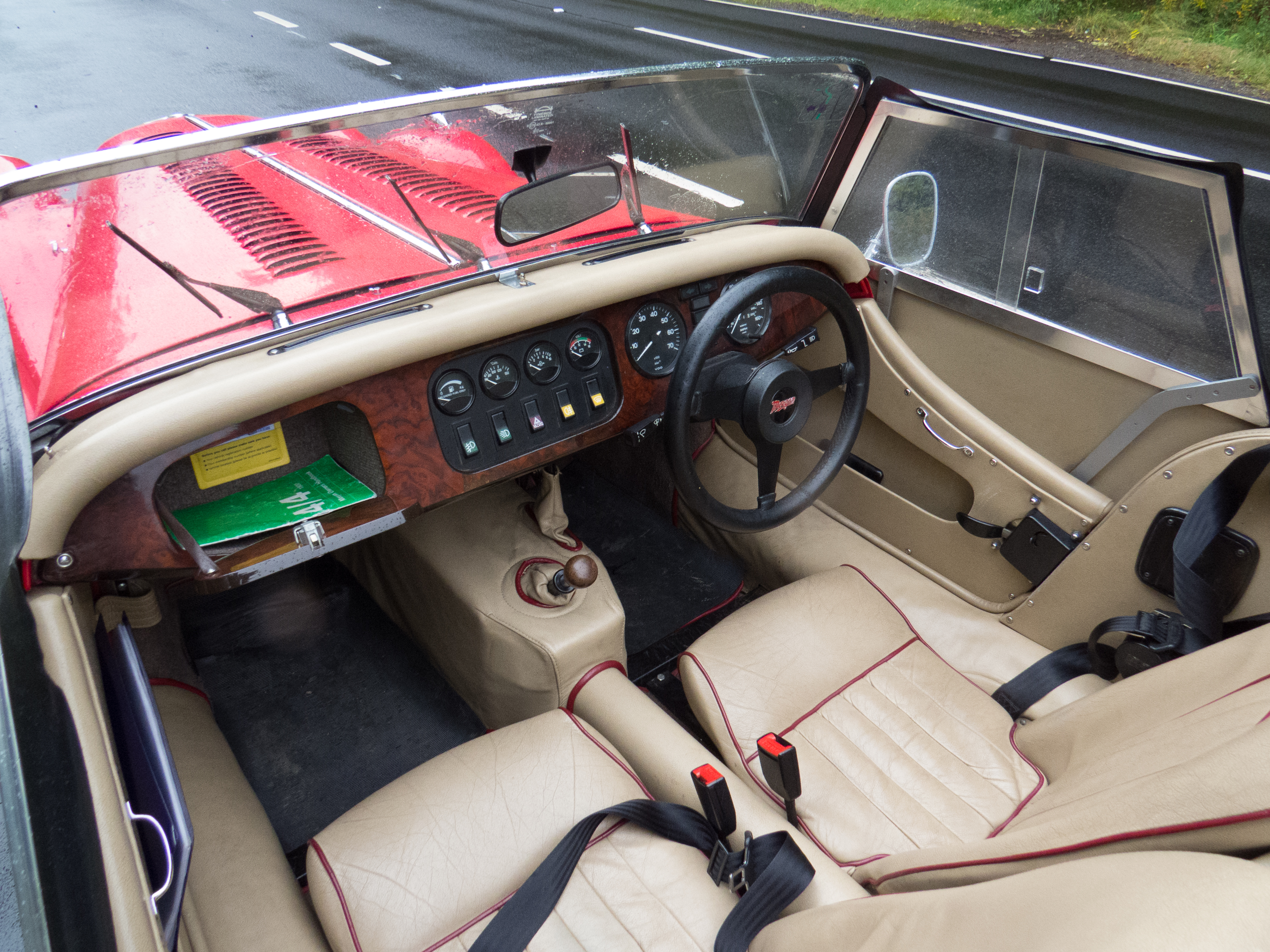 Timeless interior. There's even a radio!